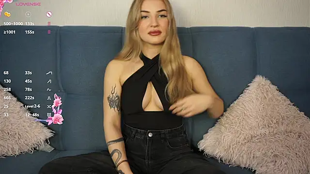 hannah aura online show from 11-08-25, 02:09