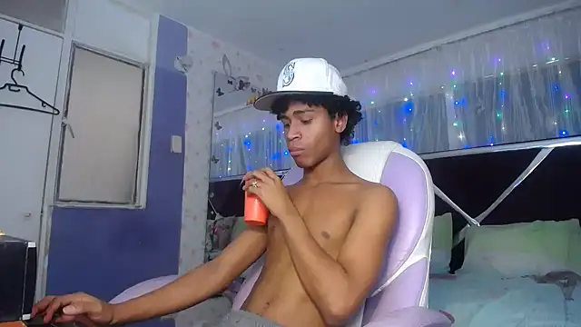 Santy bigcock 01 online show from 05-19-26, 04:58