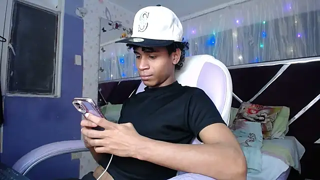 Santy bigcock 01 online show from 05-24-26, 03:39