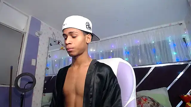 Santy bigcock 01 online show from 06-25-26, 04:01