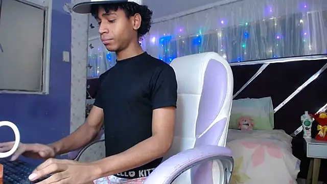 Santy bigcock 01 online show from 05-24-26, 04:07