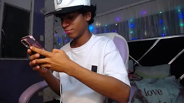 Santy bigcock 01 online show from 05-09-26, 05:00