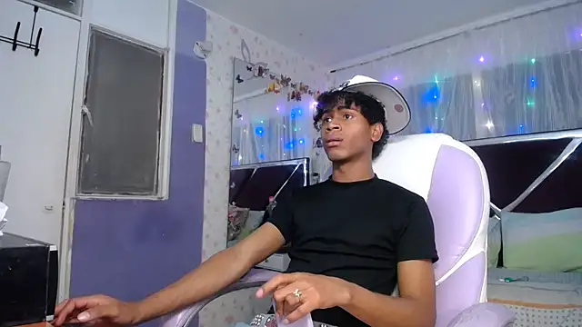 Santy bigcock 01 online show from 04-10-26, 04:25