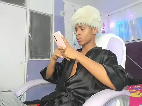 Santy bigcock 01 online show from 11-09-25, 02:15