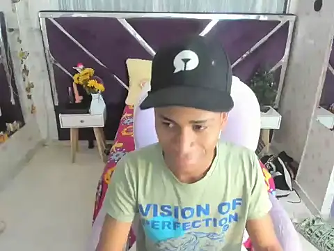 Santy bigcock 01 online show from 11-18-25, 11:46