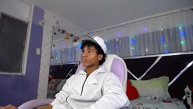 Santy bigcock 01 online show from 05-29-26, 01:06