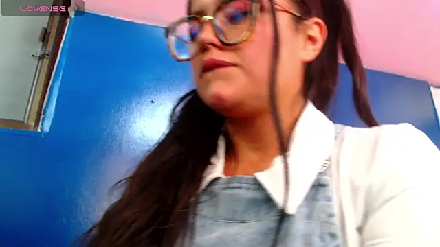 Snapshot of lucy23__ chatting on 11-04-25, 02:43 lucy23 online show from 11-04-25, 02:43