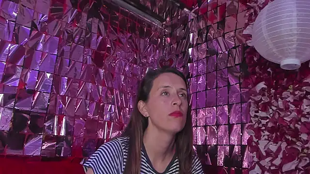 Snapshot of mia_luna_ed chatting on 11-17-25, 05:17 mia luna ed online show from 11-17-25, 05:17