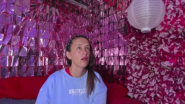 Snapshot of mia_luna_ed chatting on 11-16-25, 02:00 mia luna ed online show from 11-16-25, 02:00