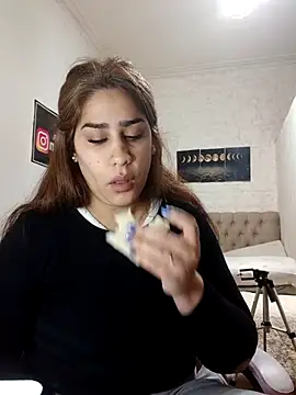 nahiarabiel33 online show from 07-13-26, 04:17