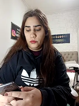 nahiarabiel33 online show from 06-26-26, 07:42