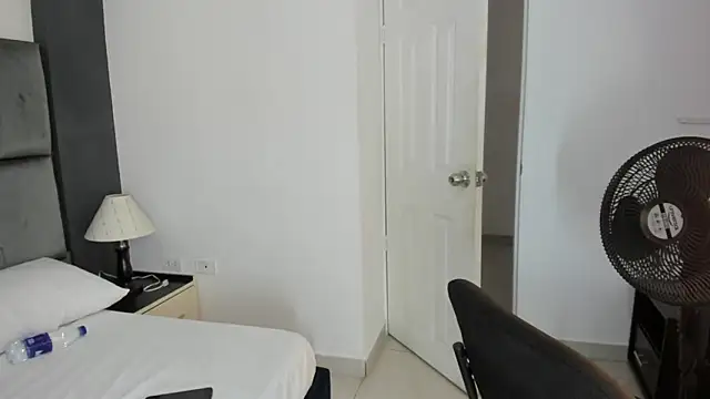 CatleyaSmith online show from 12-14-25, 12:33