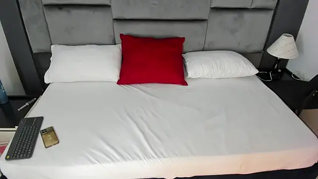 CatleyaSmith online show from 12-22-25, 12:05