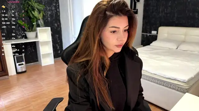 MishelVine online show from 11-10-25, 10:09