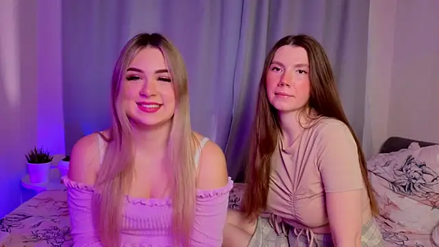 Snapshot of MelitaMoote chatting on 11-17-25, 08:07 MelitaMoote online show from 11-17-25, 08:07