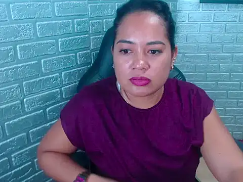 Bella Summers  online show from 11-05-25, 03:37