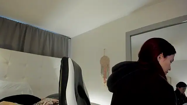 Emi Rosee online show from 12-20-25, 12:19