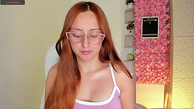 Snapshot of Arianna_Gren18 chatting on 02-06-26, 04:03 Arianna Gren18 online show from 02-06-26, 04:03