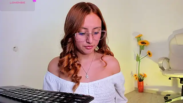 Snapshot of Arianna_Gren18 chatting on 11-10-25, 06:57 Arianna Gren18 online show from 11-10-25, 06:57