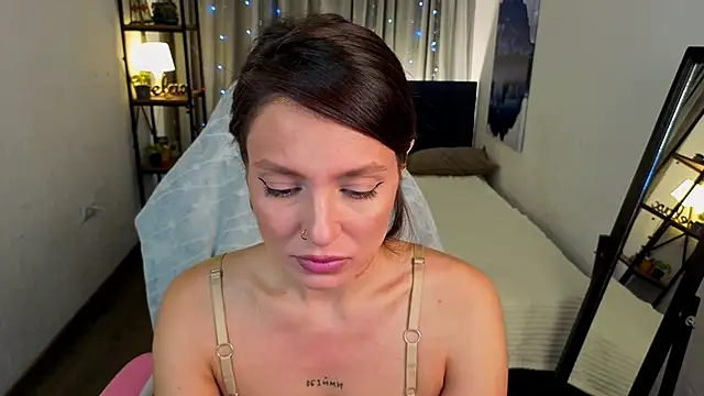 Naila Whisper online show from 12-03-25, 10:09