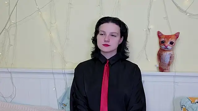 LatinaHuguenin online show from 11-24-25, 07:08