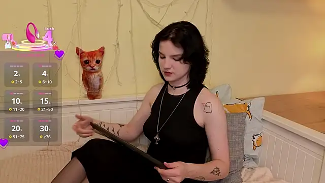 LatinaHuguenin online show from 11-28-25, 07:08