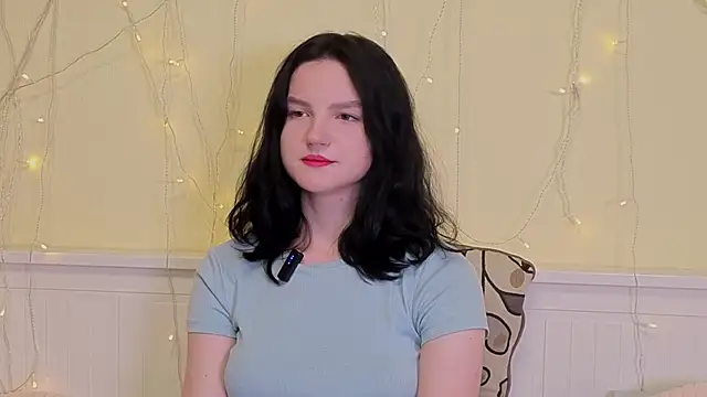 LatinaHuguenin online show from 11-15-25, 07:45