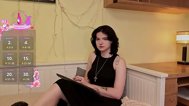 LatinaHuguenin online show from 11-27-25, 07:09