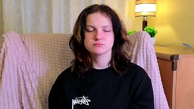 LatinaHuguenin online show from 04-10-26, 09:22