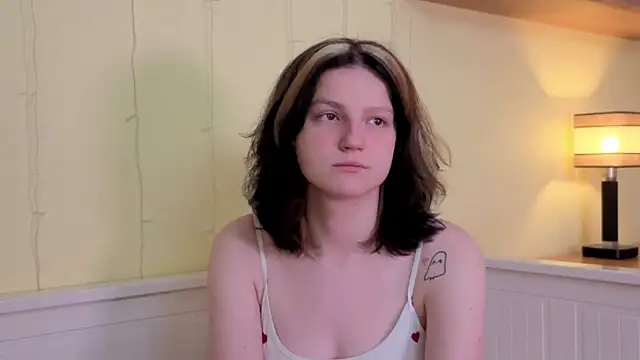 LatinaHuguenin online show from 02-05-26, 08:26