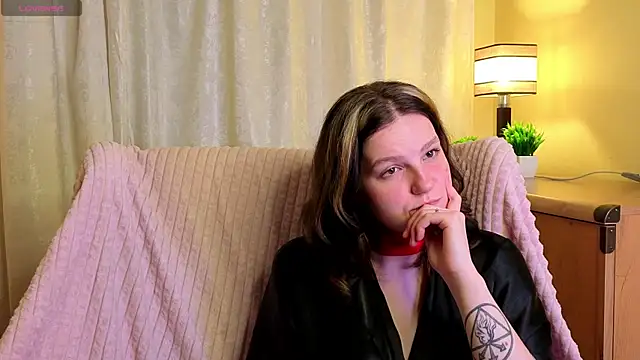 LatinaHuguenin online show from 04-09-26, 09:32