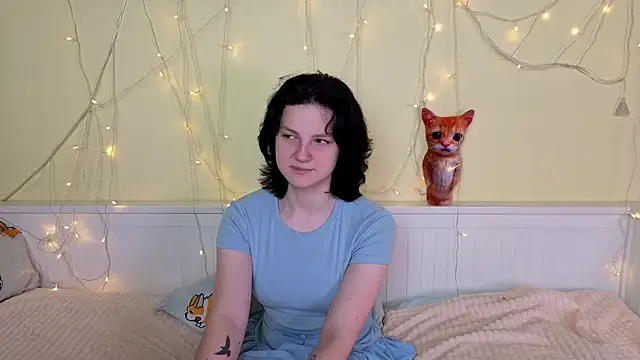 LatinaHuguenin online show from 11-23-25, 07:07