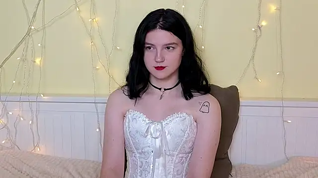 LatinaHuguenin online show from 11-17-25, 09:13