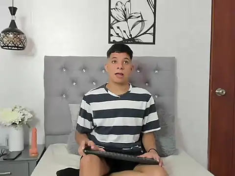 LucaDave 1 online show from 11-11-25, 06:25