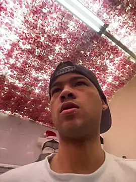 Snapshot of Eithan_Walt chatting on 11-09-25, 12:31 Eithan Walt online show from 11-09-25, 12:31