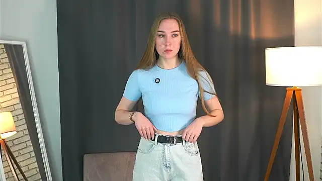 Snapshot of AnnaCarrick chatting on 11-18-25, 03:54 AnnaCarrick online show from 11-18-25, 03:54