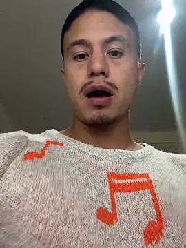 Snapshot of RaySullivan chatting on 11-07-25, 12:04 RaySullivan online show from 11-07-25, 12:04