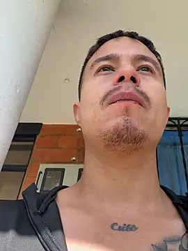 Snapshot of RaySullivan chatting on 11-07-25, 02:32 RaySullivan online show from 11-07-25, 02:32