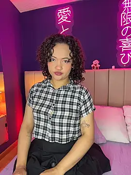 Snapshot of _sarahRose chatting on 02-13-26, 04:12 sarahRose online show from 02-13-26, 04:12