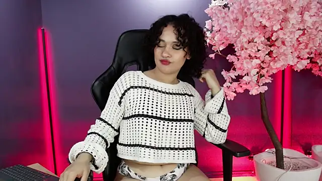 Snapshot of _sarahRose chatting on 11-14-25, 12:20 sarahRose online show from 11-14-25, 12:20