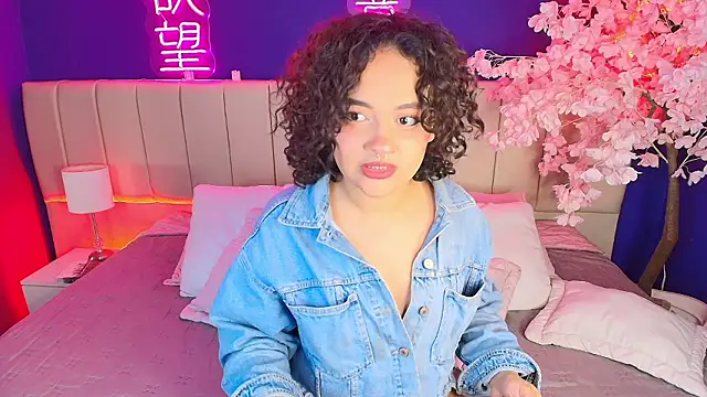 Snapshot of _sarahRose chatting on 02-10-26, 03:27 sarahRose online show from 02-10-26, 03:27