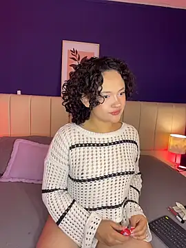 Snapshot of _sarahRose chatting on 12-20-25, 04:15 sarahRose online show from 12-20-25, 04:15