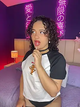 Snapshot of _sarahRose chatting on 02-24-26, 04:35 sarahRose online show from 02-24-26, 04:35