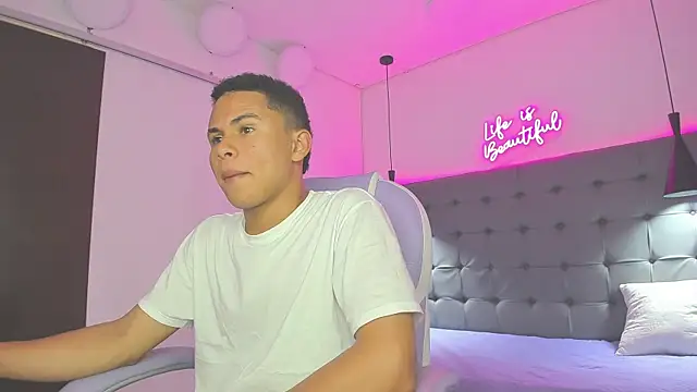 Liams18 online show from 11-23-25, 03:05