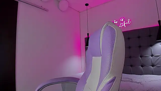 Liams18 online show from 11-28-25, 03:39