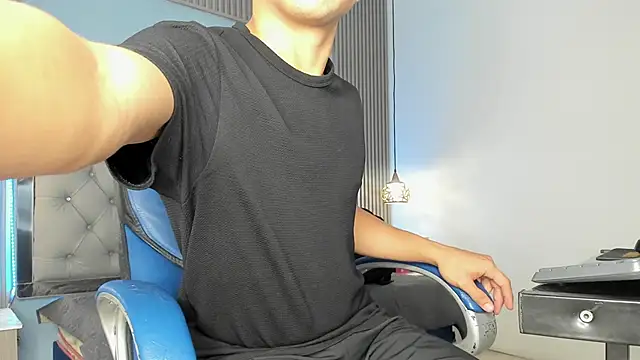Liams18 online show from 05-21-26, 03:37