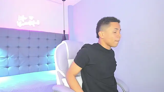 Liams18 online show from 11-21-25, 03:16