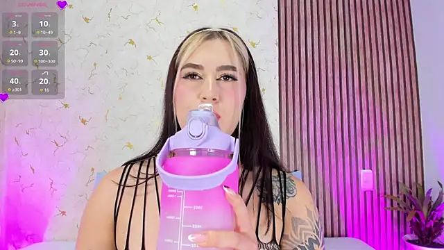 Snapshot of JimenaWhite chatting on 06-19-26, 03:34 JimenaWhite online show from 06-19-26, 03:34