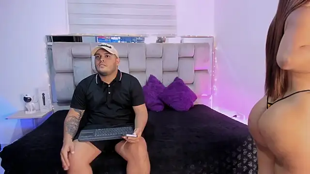 Snapshot of KimaandNate chatting on 11-08-25, 02:26 KimaandNate online show from 11-08-25, 02:26