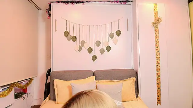 irisrossee  online show from 01-15-26, 03:21